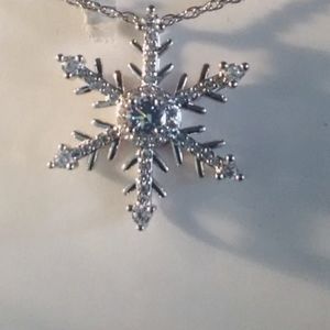 NWTS CZ SILVER PLATED SNOWFLAKE NECKLACE